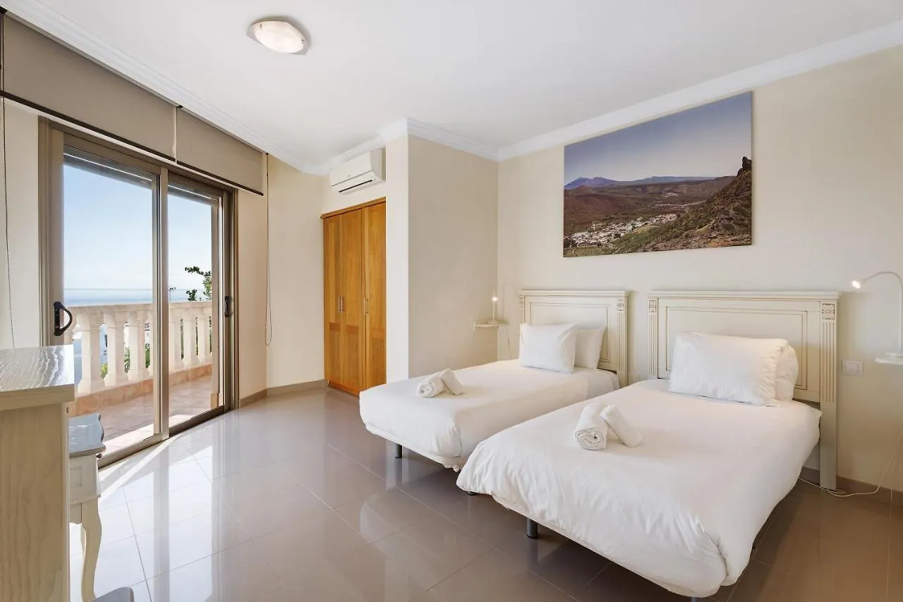 Magnifica Villa Happy Holidays Con Piscina En Los Gigantes Puerto de Santiago  Spain
